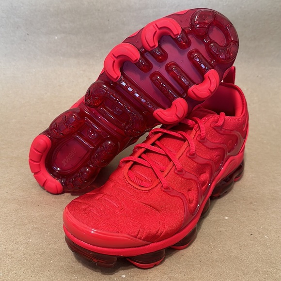 ✨SOLD✨Nike Men's Air VaporMax Plus Triple Red Shoes - Picture 7 of 8